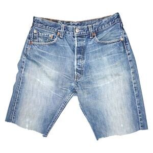 Vintage Levi’s 501 Button-Fly Cutoff Denim Shorts Men’s 32x30 – Made in Turkey